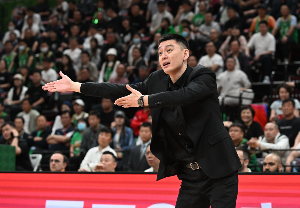 又见绝平！新疆男篮与新疆男篮鏖战至终场，德布劳内读秒救主的简单介绍